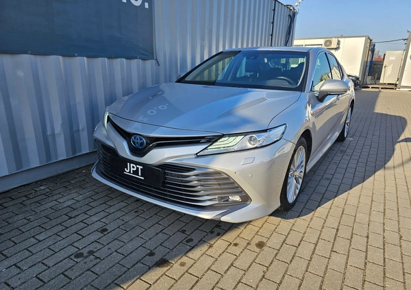 Toyota Camry cena 97047 przebieg: 152000, rok produkcji 2019 z Kożuchów małe 562